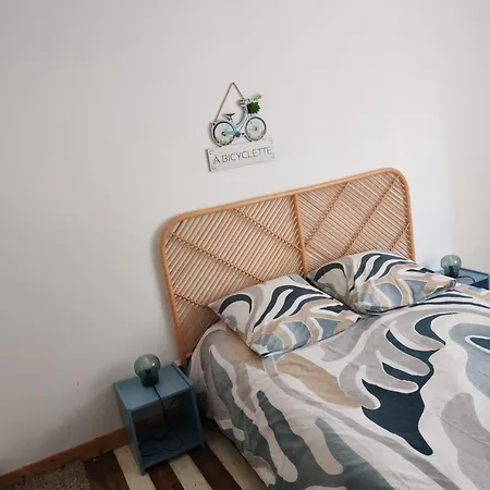 De La 2 Apartment *