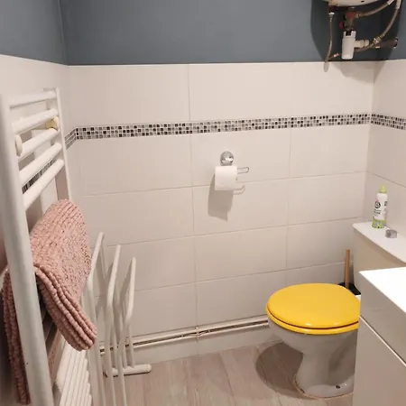 De La 2 Apartment *